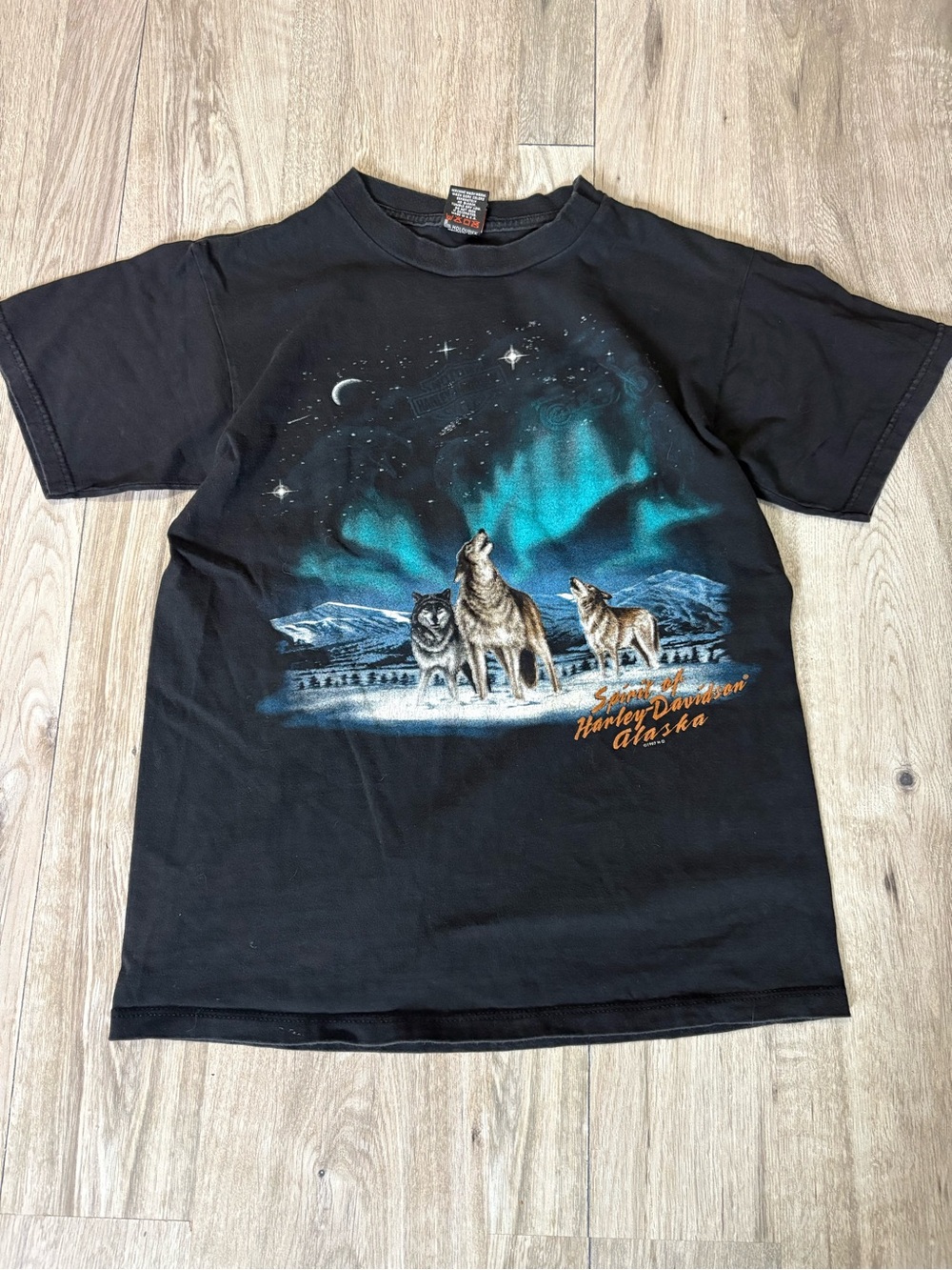 Vintage Harley-Davidson wolf and northern lights tee Alaska